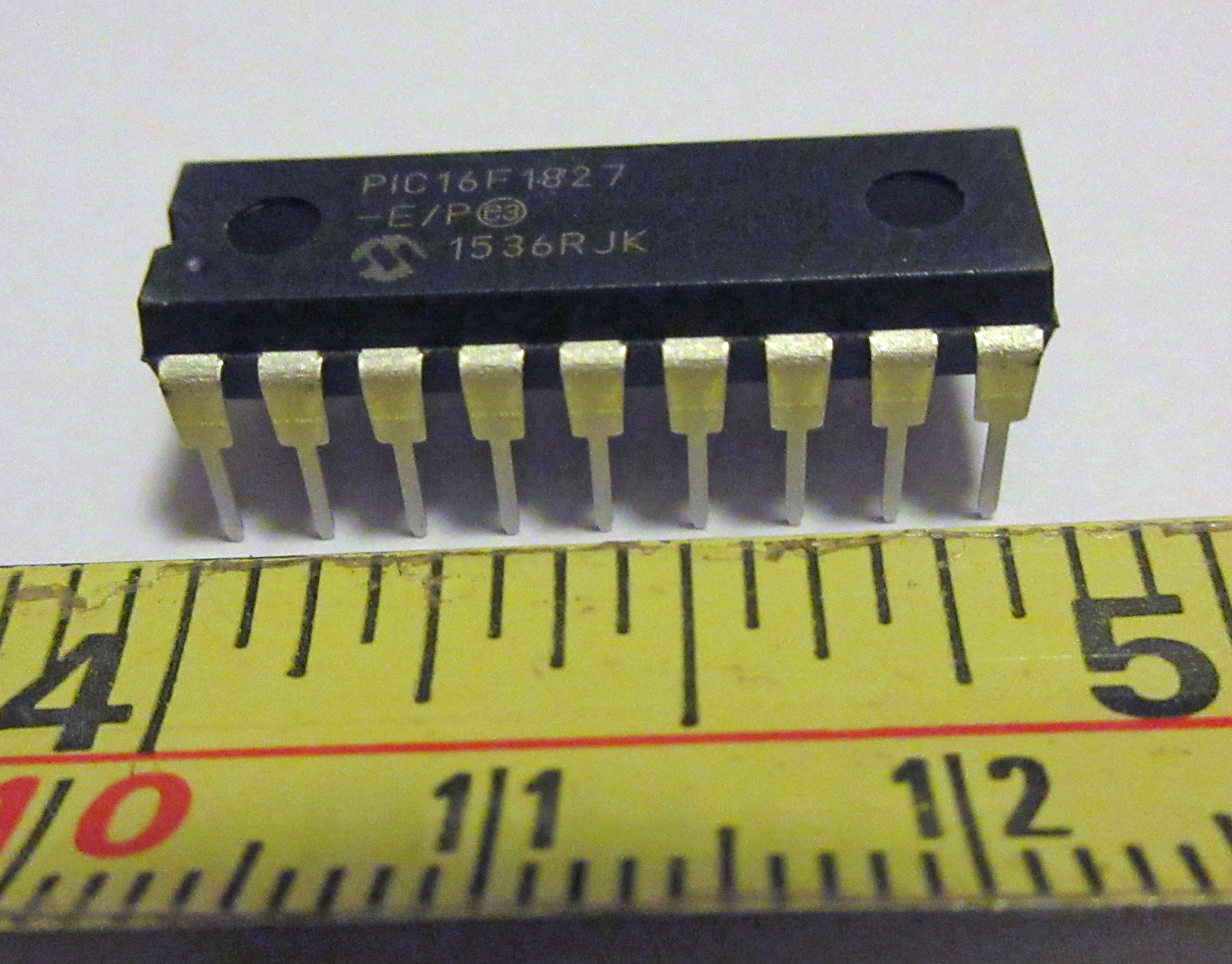 PIC16F1827 a.jpg
